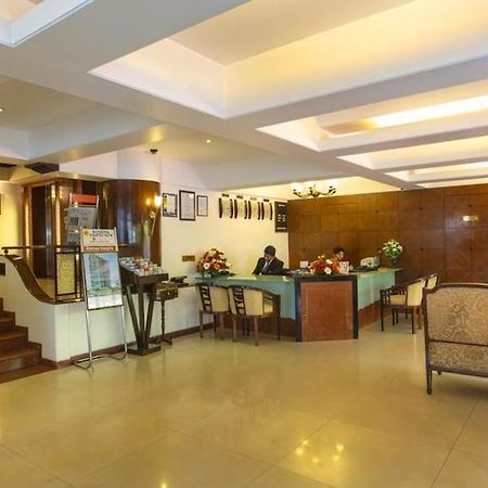 Ramee Guesline Hotel, Dadar Мумбаи Экстерьер фото