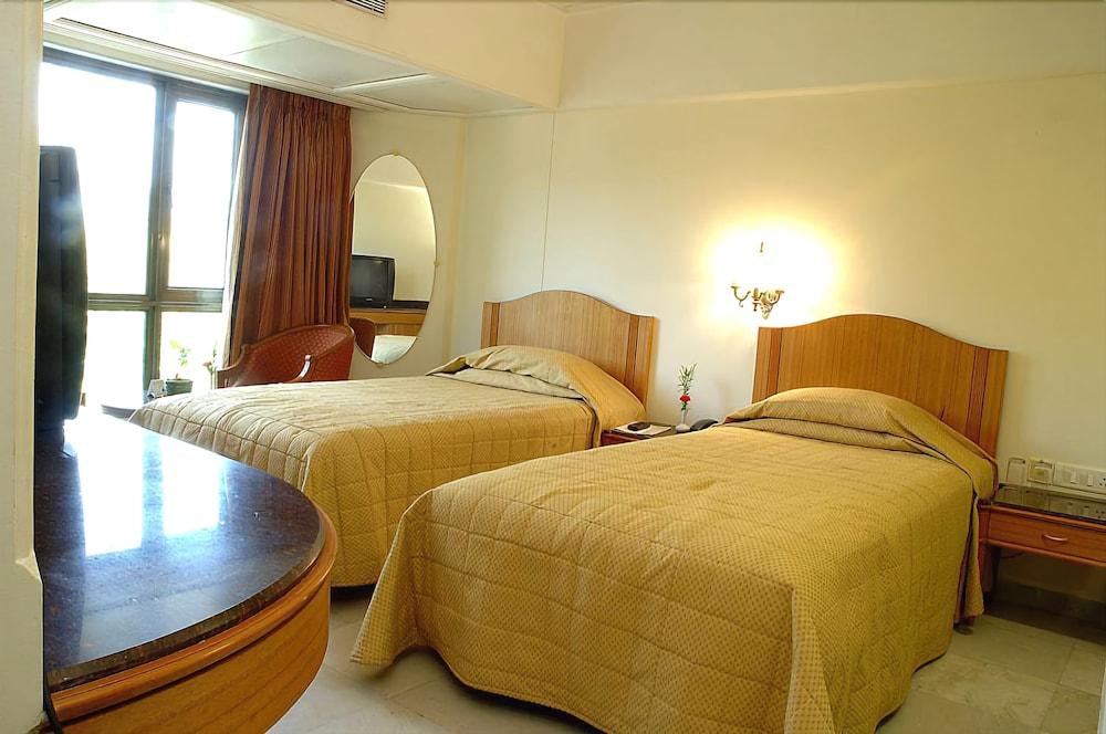 Ramee Guesline Hotel, Dadar Мумбаи Экстерьер фото