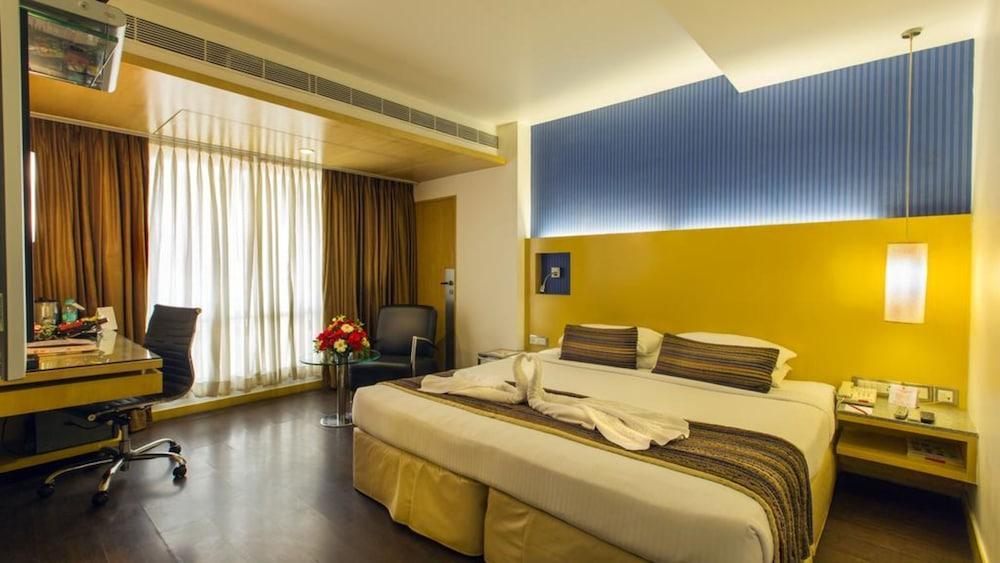Ramee Guesline Hotel, Dadar Мумбаи Экстерьер фото